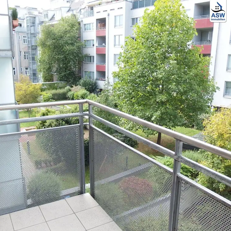 Wunderschöne 2-Zimmerwohnung mit Balkon in Park-Nähe