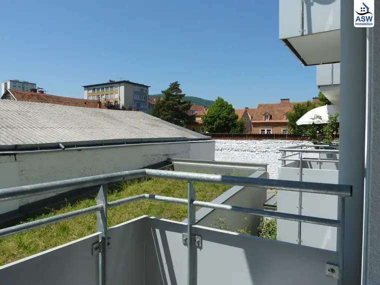 Sehr schöne und ruhig gelegene 2 Zimmer-Wohnung mit Loggia