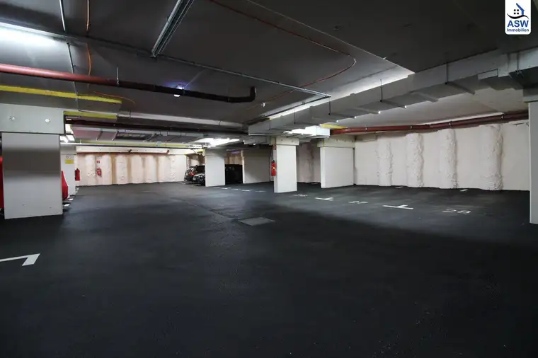 Zentrale Motorradabstellplätze in der Enenkelstraße 24
