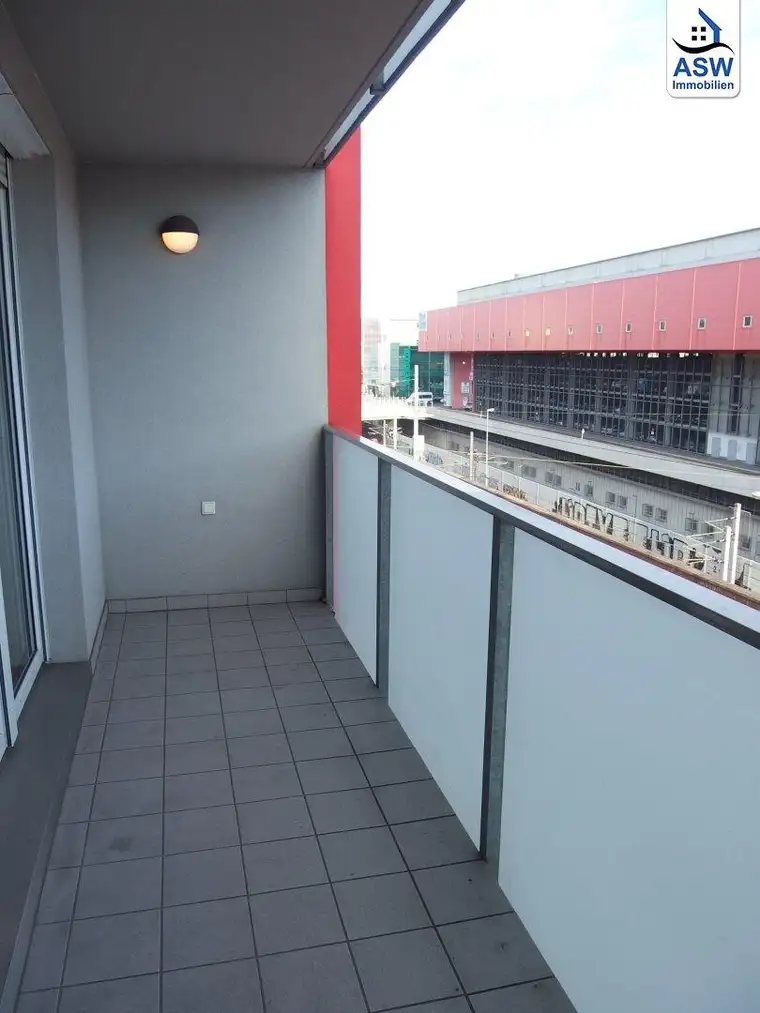 Schöne 3-Zimmerwohnung mit Loggia und Terrasse in U-Bahn-Nähe (bis 30.04.2026 befristet vermietet)