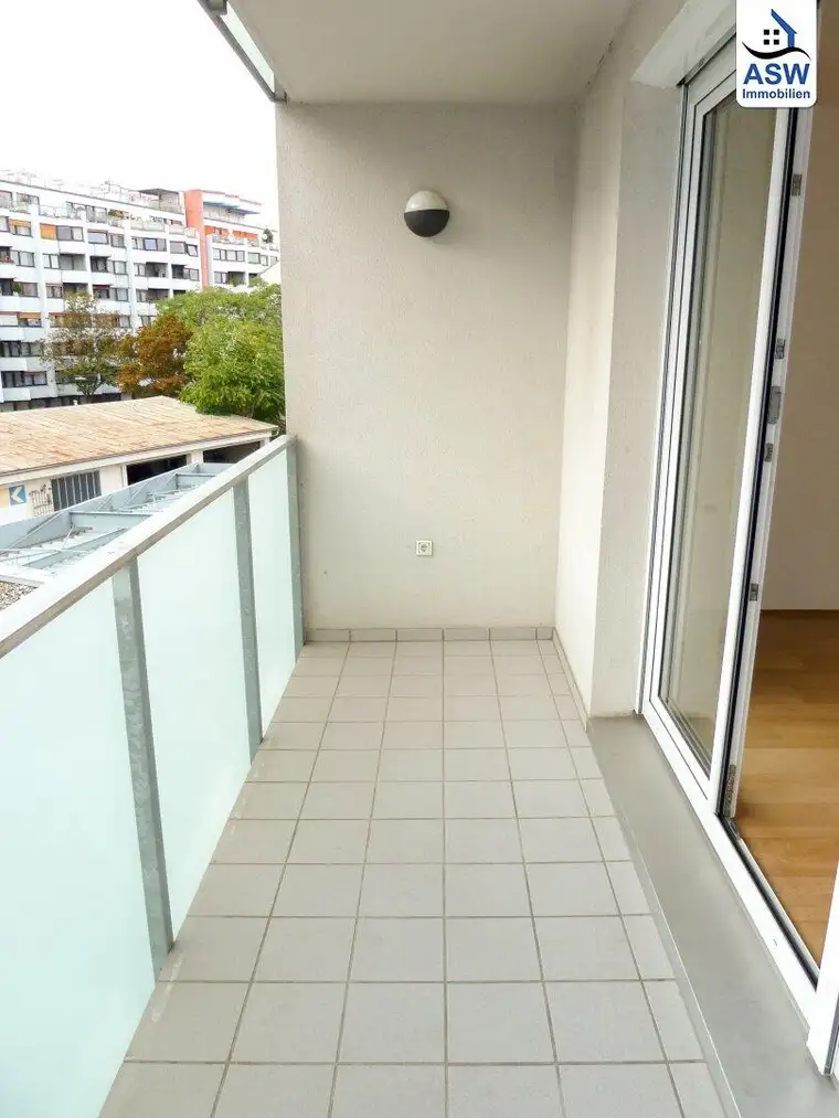Schöne, moderne 3-Zimmerwohnung mit Loggia in U-Bahn-Nähe (befristet vermietet)
