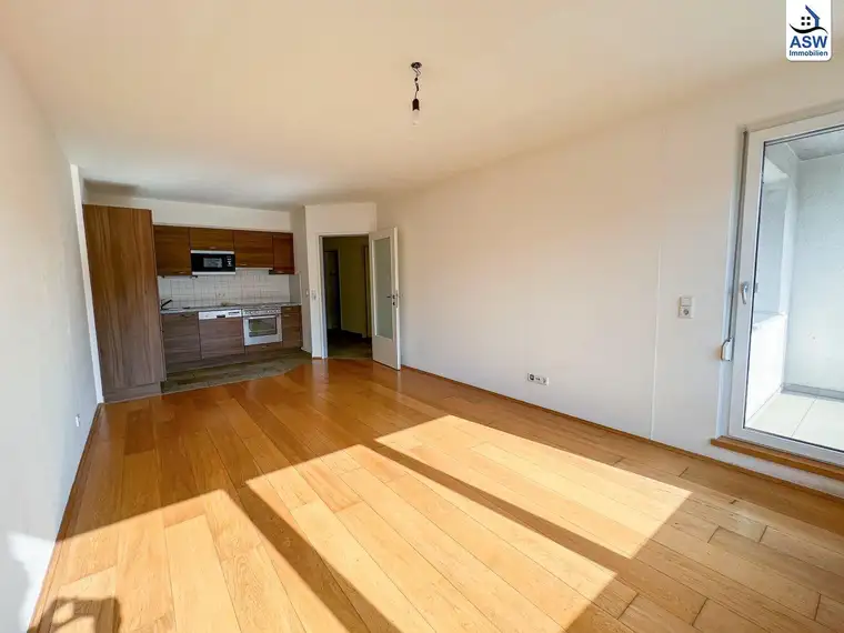 Schöne, ruhige 2,5-Zimmerwohnung mit großzügiger, hofseitiger Loggia