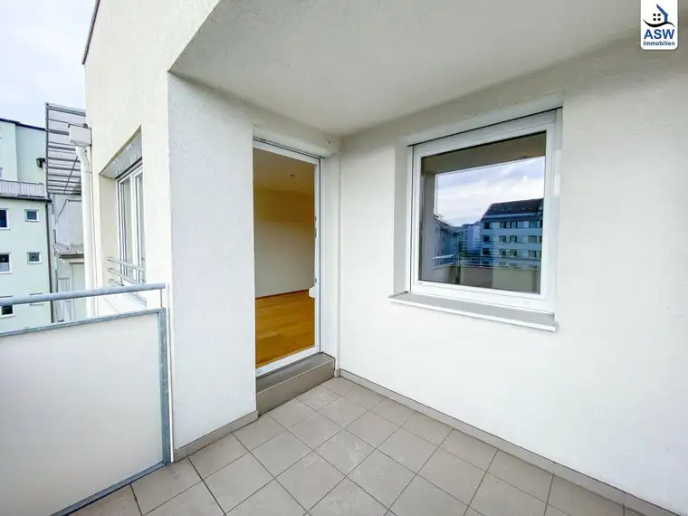 Helle, ruhige 3-Zimmerwohnung mit großzügiger, hofseitiger Loggia