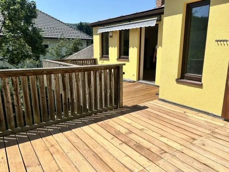 Charmant wohnen und arbeiten auf 2 Etagen im Zentrum von Purkersdorf - mit Gartensalettel und Terrasse.