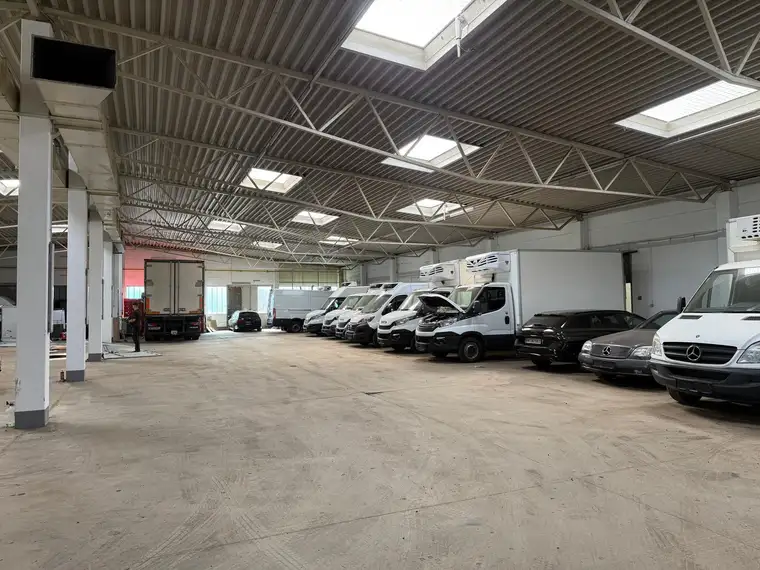 LKW befahrbare Lagerhalle und 400 m² Freifläche