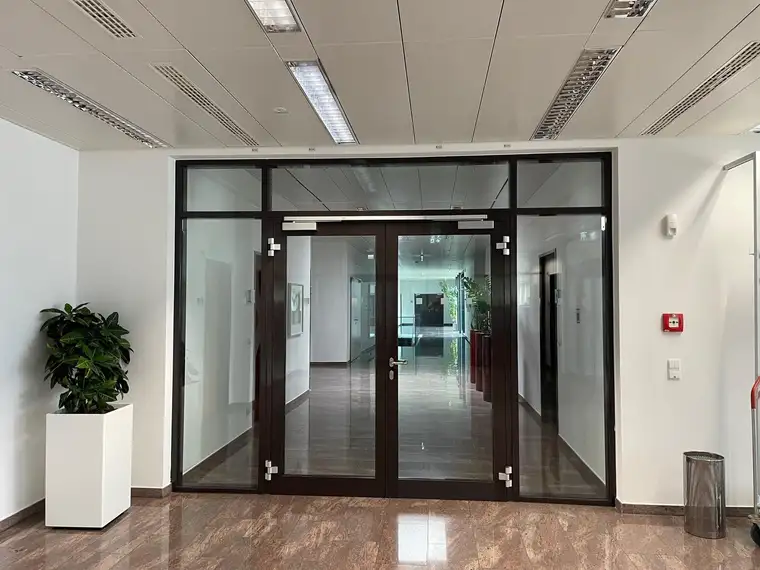 Bezugsfertige Büro - und Konferenzräume zu mieten