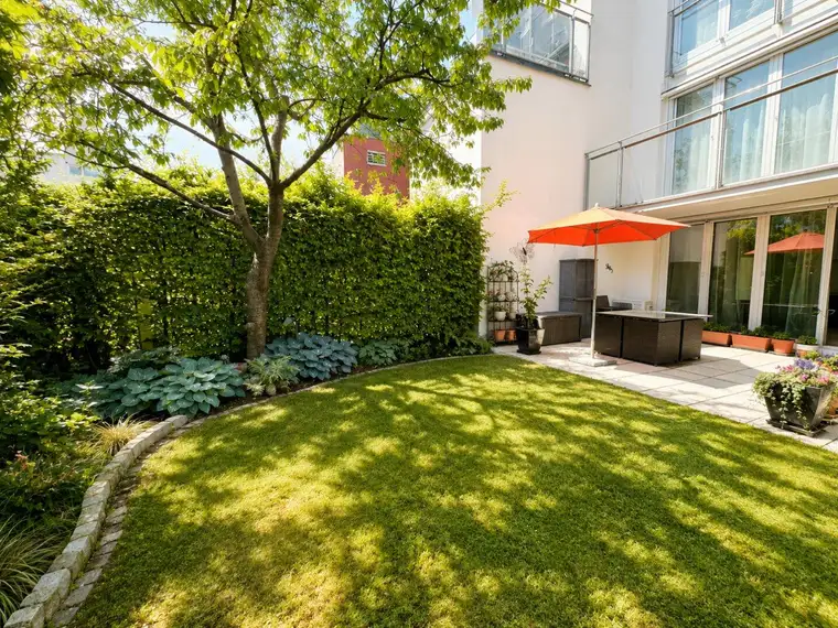 Exklusive Gartenwohnung mit großzügigem Eigengarten in absoluter Ruhelage