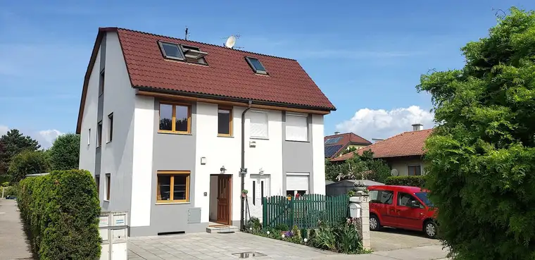 Familienfreundliche Doppelhaushälfte mit Garten