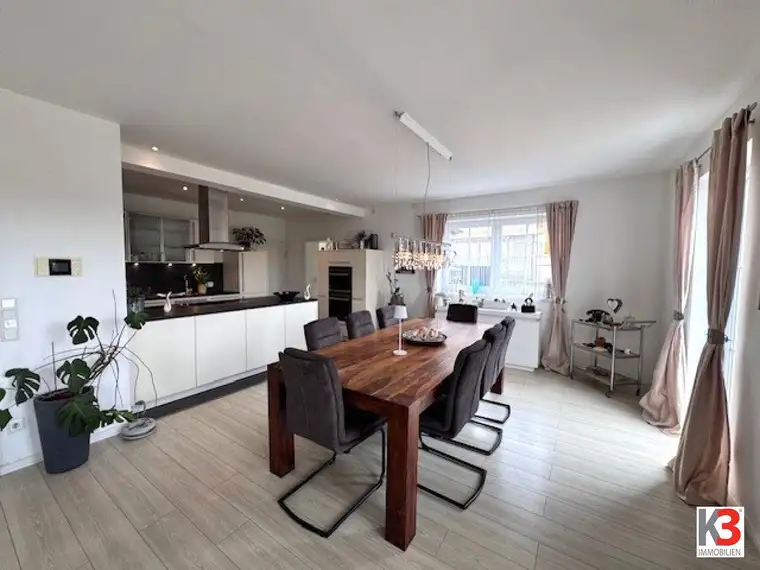 K3! Großzügige, charmante Landhaus-Villa - durchdacht geplant! Herrliche weitläufige Gartenoase in Ruhelage!