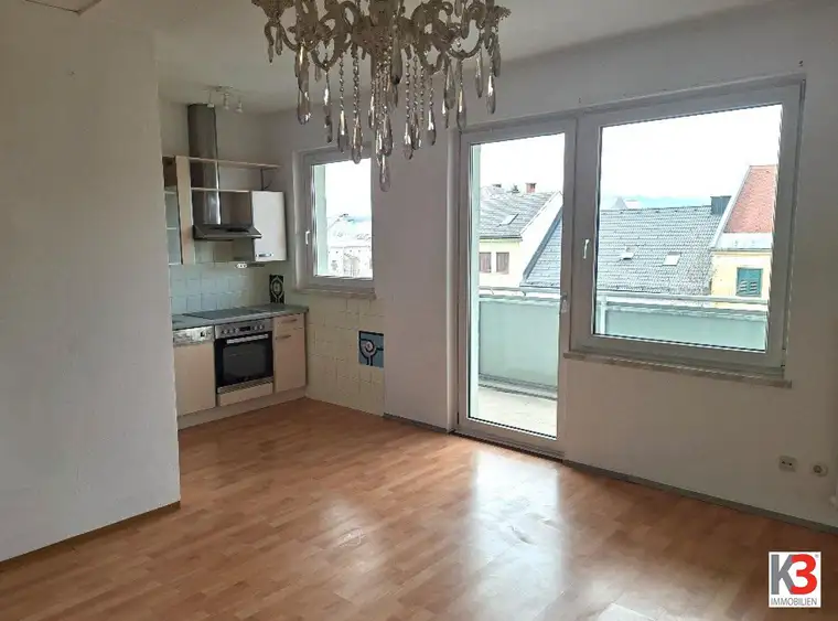 K3 - Gelegenheit: 2 ZIMMER WOHNUNG MIT POTENTIAL.Große Loggia. Ideal auch für eine Vermietung. Sehr gute Lage.