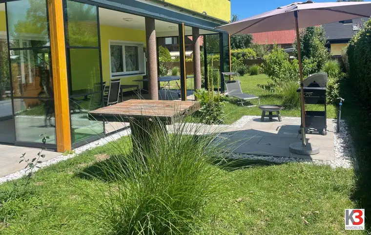 K3 - Platz für eine große Familie. Wohnhaus mit großem Garten. Neuwertig. Elegante und hochwertige Ausstattung. Wintergarten. Ruhige Lage. Ab sofort beziehbar.