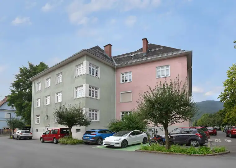 SANIERTER FAMILIENHIT! Leistbare 4 Zimmer Wohnung mit Balkon
