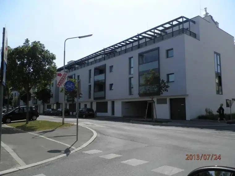 Garagenplatz Hausfeldstraße