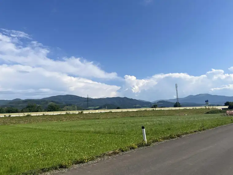 Attraktiver Gewerbestandort direkt neben der S36 mit hoher Sichtbarkeit