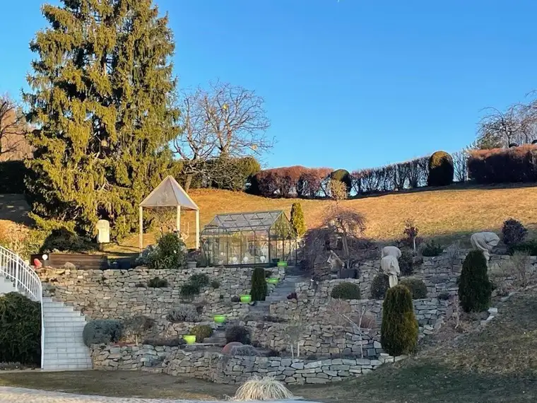TOP Angebot - exklusive Villa mit Swimmingpool, Weinkeller, Gästehaus etc.
