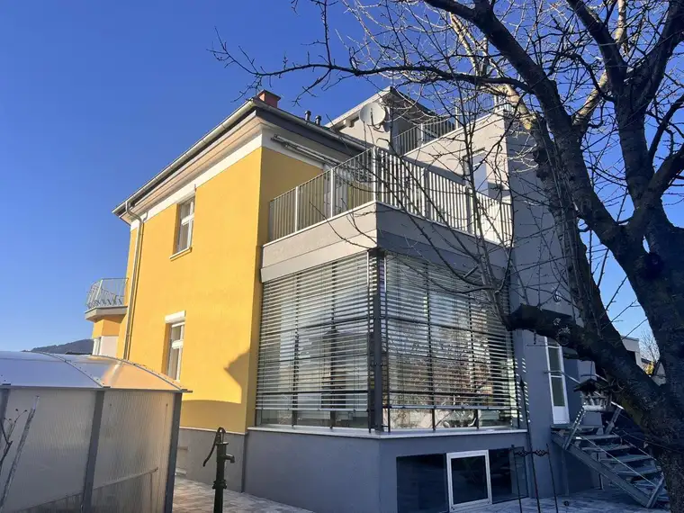 Villa neuwertig, sonnige Lage mit großen Garten