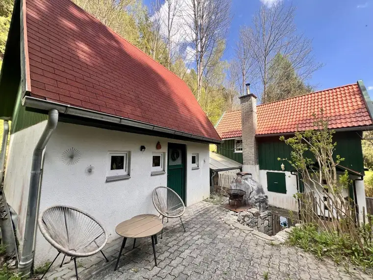 ++ hübsches Ferienhaus in Alleinlage am Bach mit Nebengebäude ++