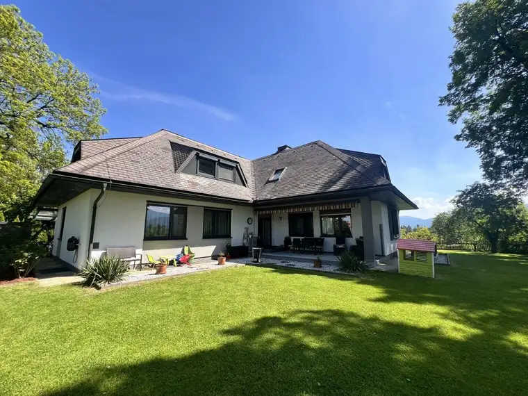 ++top saniertes Traumhaus mit wunderschönem Garten in bester Lage mit Carport und Garage++