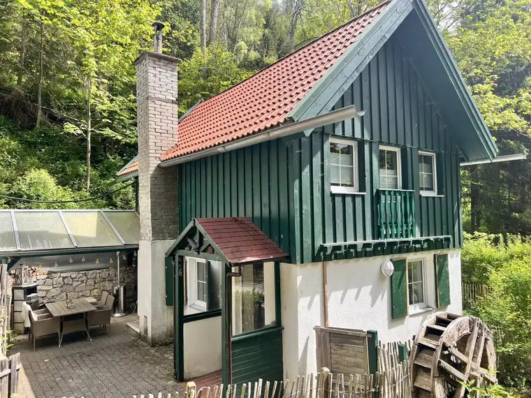 ++ hübsches Ferienhaus in Alleinlage am Bach mit Nebengebäude ++