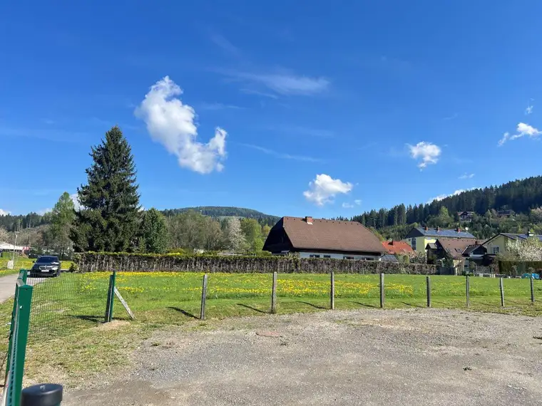 Baugrund in Grünlage mit sonnigen Ausblick