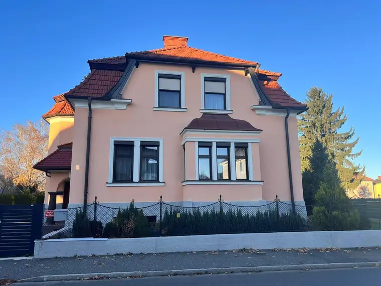 Traumhaus mit wunderschönem Garten in ruhiger Lage mit Doppelcarport