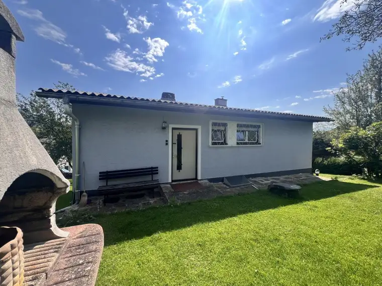 Wohnhaus in sonniger Ruhelage mit Modernisierungsbedarf