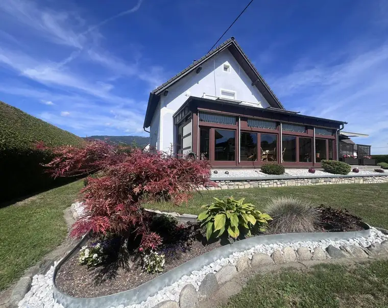 gepflegtes Einfamilienhaus mit Wintergarten, Terrasse &amp; Garage in beliebter Lage von Hetzendorf