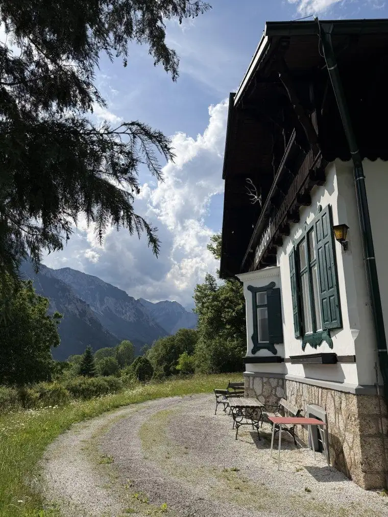 320 ha Eigenjagd mit historischem Jagdhaus
