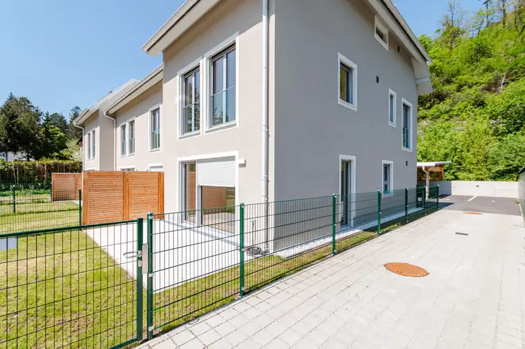 NAGELNEU &amp; ERSTBEZUG: Helenental bei Baden - Reihenhaus in Niedrigstenergiebauweise, inkl. Küche!