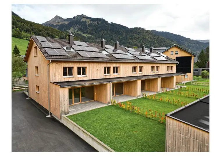 Bregenzerwald - Au, Vollholz Reihenhaus mit Garten, Terrasse und Schuppen, kurzfristig beziehbar