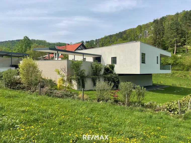 Exklusive Architektenvilla: Wohnen im Einklang mit der Natur