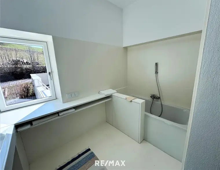 Exklusive Architektenvilla: Wohnen im Einklang mit der Natur