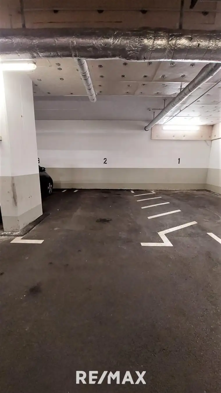 Tiefgaragenstellplatz Nähe Kagraner Platz – Sicher &amp; Bequem Parken!