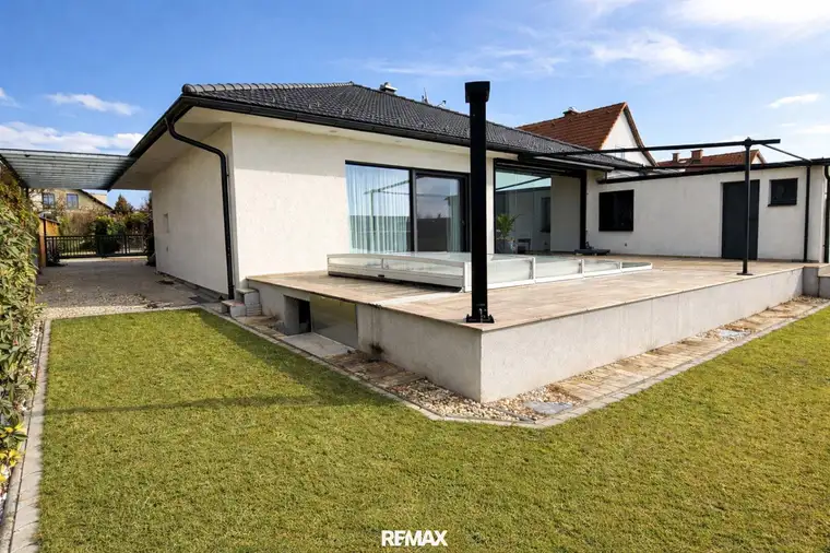 Exklusiver Bungalow mit Einleger Wohnung, Pool &amp; Vollkeller