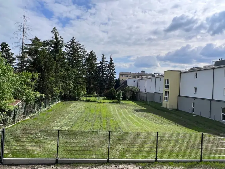 Spillern ! Großes sonniges Grundstück in schöner Ruhelage – für 2 Wohneinheiten ! Provisionsfrei !