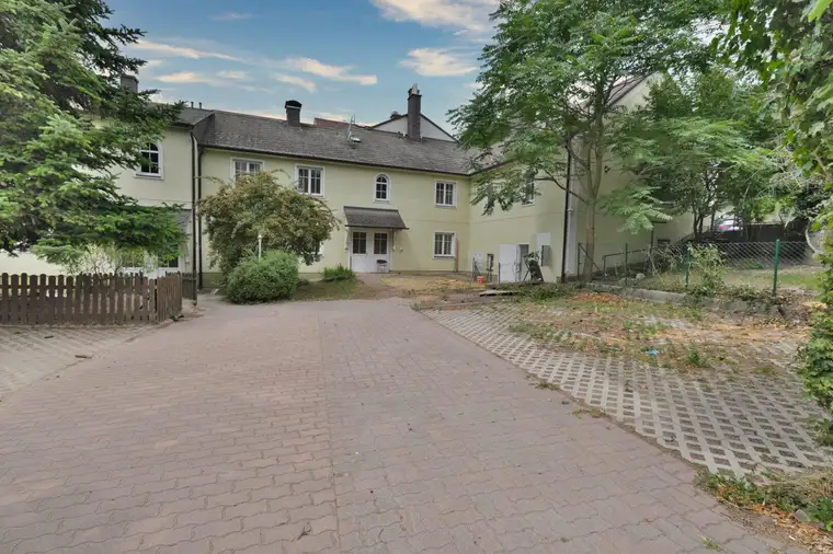 ACHTUNG ANLEGER! Frei vermietbar! 3 Häuser in BAD VÖSLAU: Wohnhaus mit Garten und 2 KFZ Stellplätzen (Haus 2)