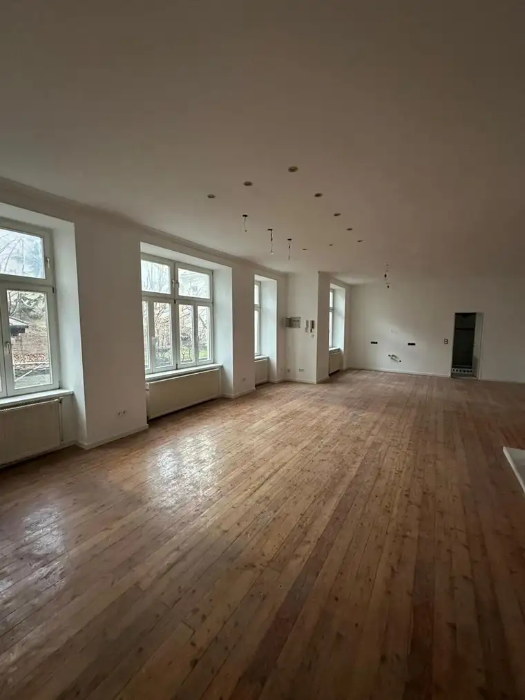 KÜNSTLERATELIER-HAUS mit besonderem Charme, absolute Ruhelage