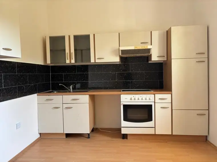 WOHNUNGSHIT- 3 ZIMMER mit grosser Wohnküche um NUR € 986,00 inkl. ALLEM, ausser Strom