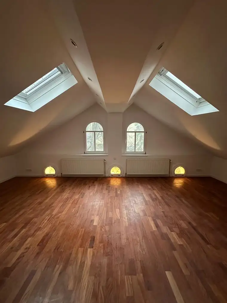 BÜRO-ATELIER-HAUS mit besonderem Charme, absolute Ruhelage