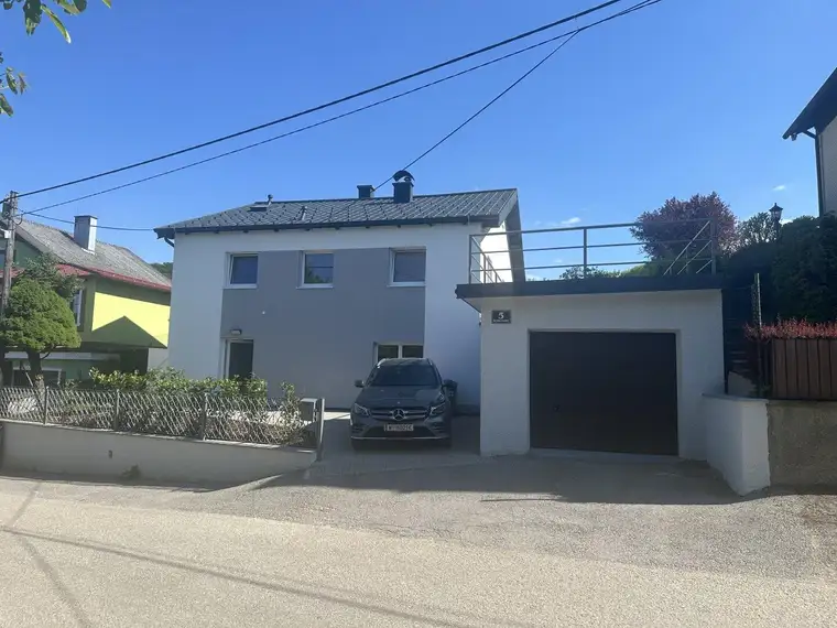 „Modernes Neubau-Einfamilienhaus mit großem Garten und Fernblick