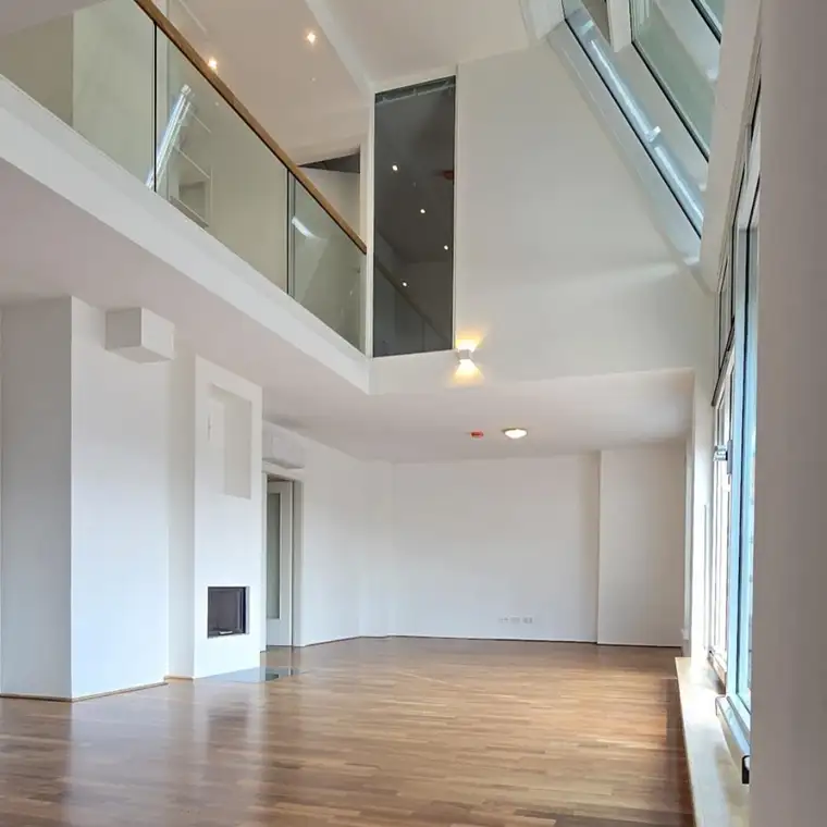 Lichtdurchflutete Maisonette (klimatisiert) mit Terrasse und Pool