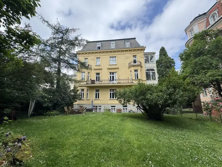 Villenetage (+ Einliegerbüro mit Bad) mit perfektem Grundriss - ideal für Anwälte, Firmensitze o.ä.