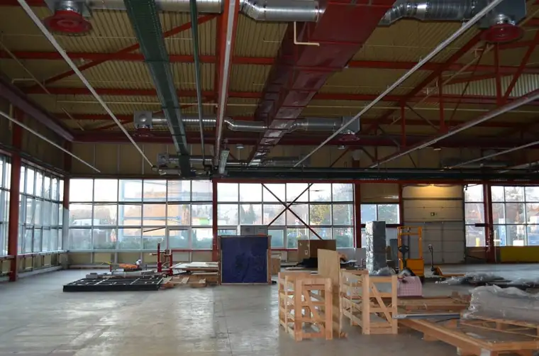 Produktionshalle mit bester Infrastruktur im 23.