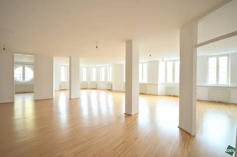 Helles Büro nahe Kutschermarkt