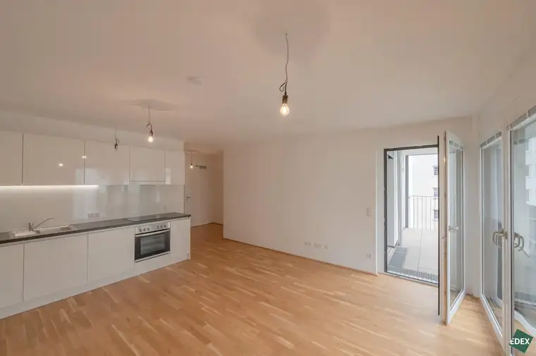 IU - Schöne 2-Zimmer Wohnung mit Balkon