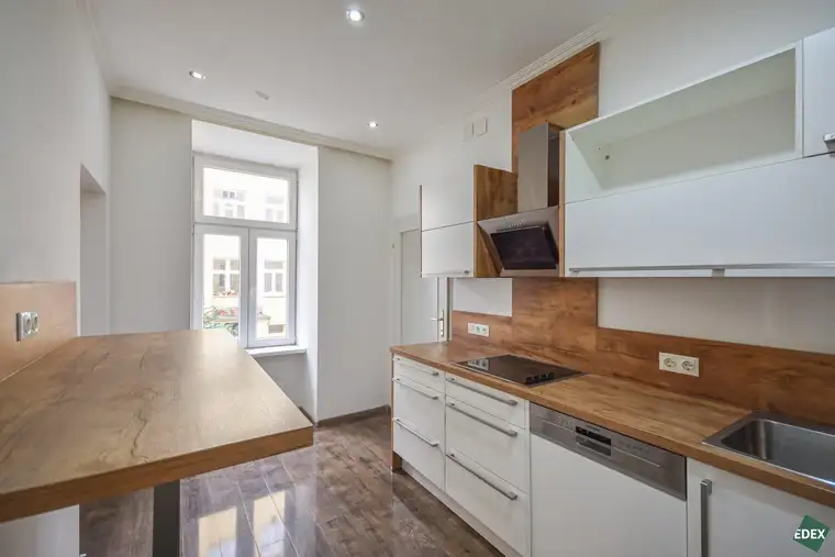 5-Zimmer-Altbauwohnung im 18. Bezirk