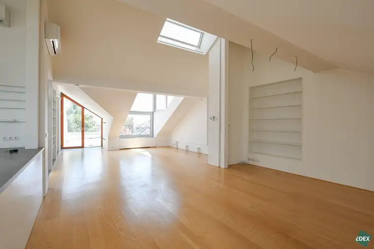 Altbau-Chic, Neubau-Komfort: 6 Zimmer und Panoramaausblick