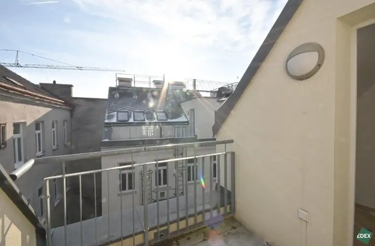 Traumhafte 2,5-Zimmer-DG-Maisonette mit Terrasse nahe U3 - Hütteldorfer Straße