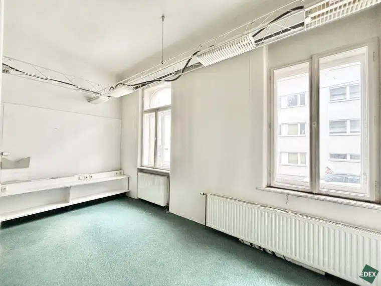 Sanierungsbedürftige 1-Zimmer-Räumlichkeit nähe U4 Ober St. Veit
