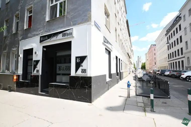Stilvolle Bar auf zwei Etagen mit exklusivem Private Room